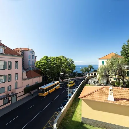 Апартаменты Monumental Miramar By Rent-a-key Фуншал